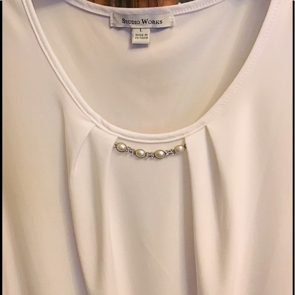 FINAL PRICE Sleeveless Jeweled
Blouse Sz Large - Picture 3 of 3